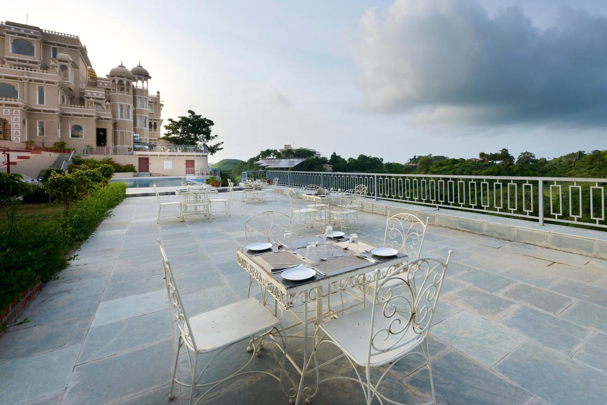 Renest Kumbhalgarh Hotell Exteriör bild